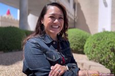 Filipina MILF sits in the Vegas sun